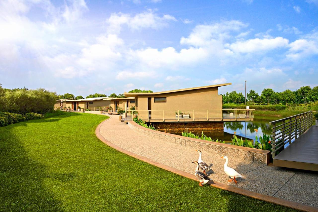 Life At Repose- Lake Villas Resort & Club Chor Warodra Exteriér fotografie