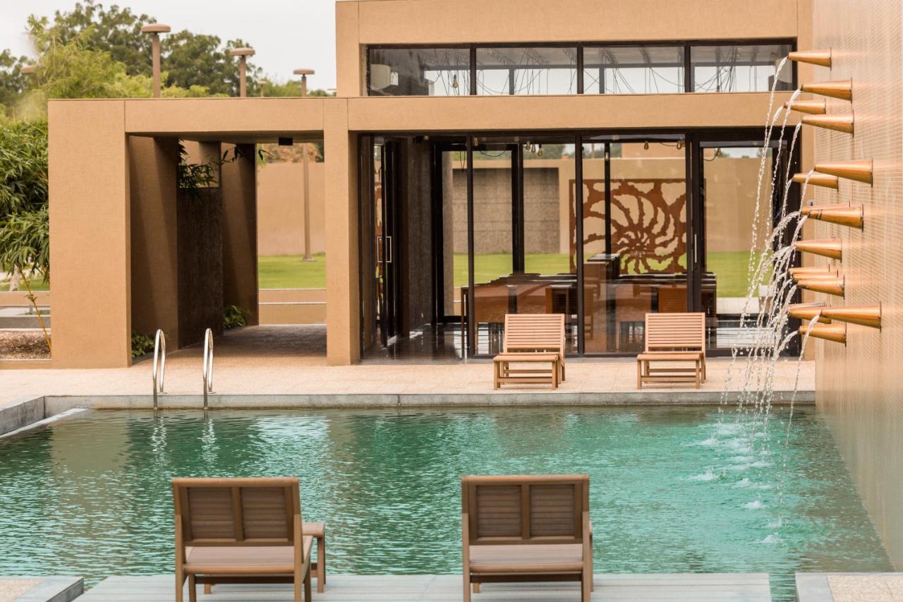 Life At Repose- Lake Villas Resort & Club Chor Warodra Exteriér fotografie