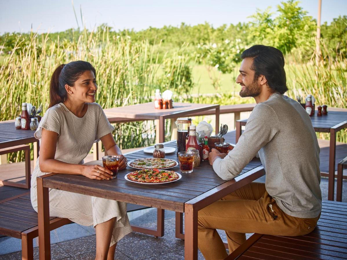 Life At Repose- Lake Villas Resort & Club Chor Warodra Exteriér fotografie