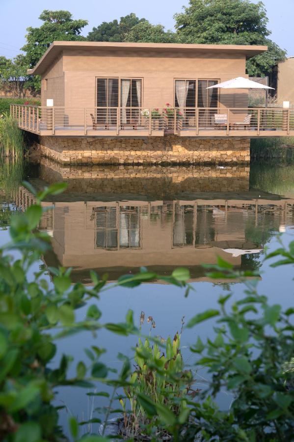 Life At Repose- Lake Villas Resort & Club Chor Warodra Exteriér fotografie