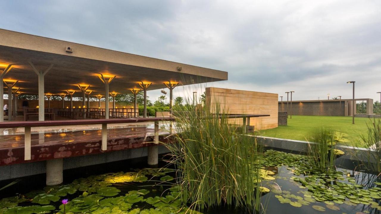 Life At Repose- Lake Villas Resort & Club Chor Warodra Exteriér fotografie